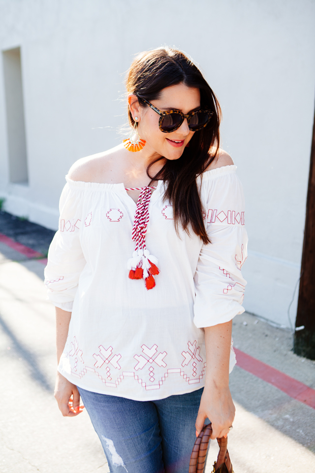 Off the shoulder top for summer. Maternity outfit ideas.